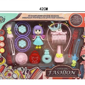 '611D-1 Doll and Girls' Accessories in a Box